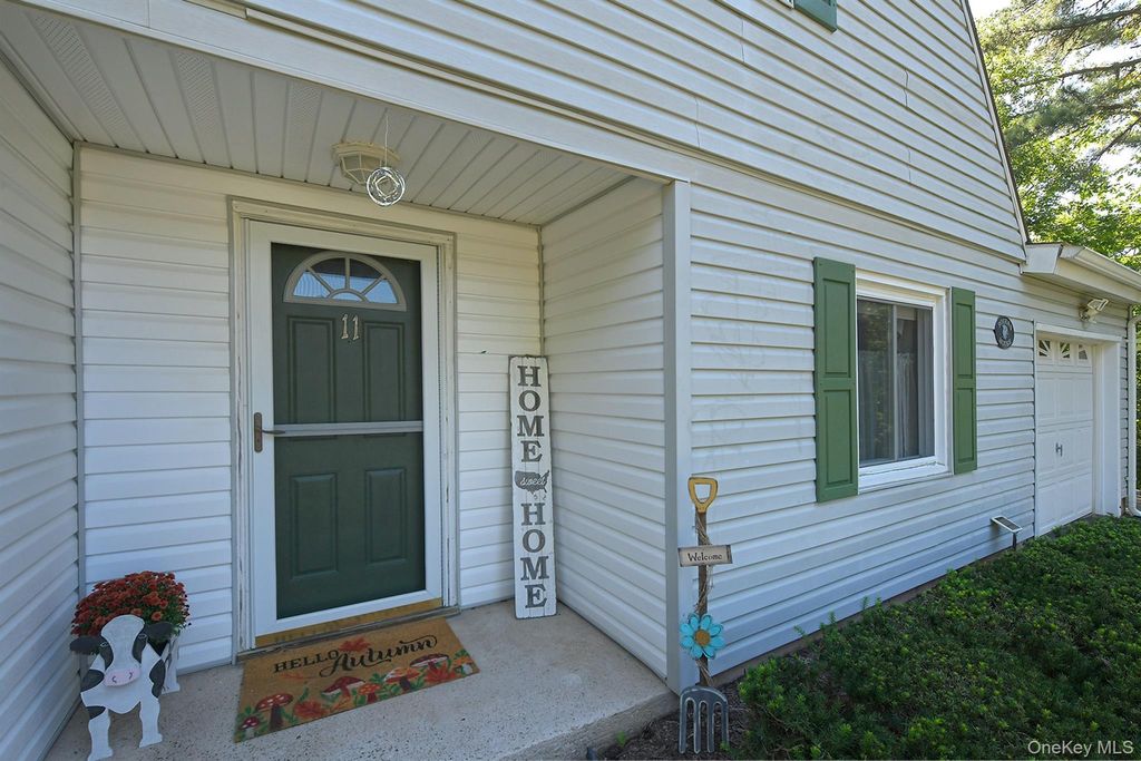 11 Crooked Pine Drive, Medford, NY 11763 — photo 2