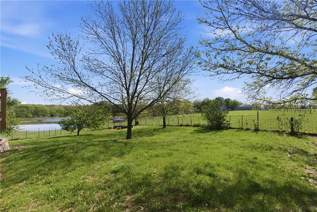3910 Carter Drive, Smithville, MO 64089