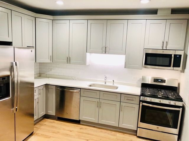 1450 W TAYLOR Street 2, Chicago, IL 60607