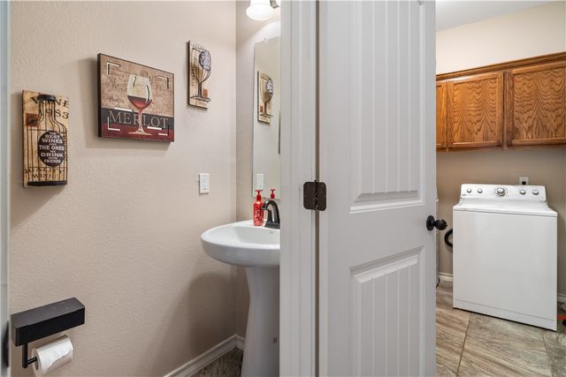 7426 Lake Geneva Dr, Corpus Christi, TX 78413