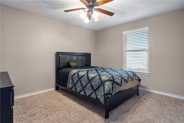 7426 Lake Geneva Dr, Corpus Christi, TX 78413