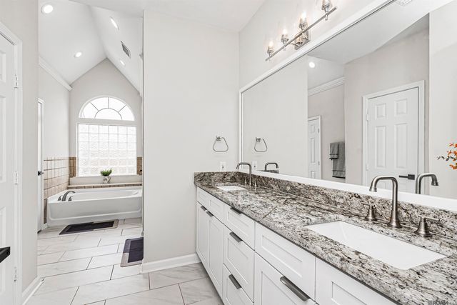7943 Tara Dr, Denham Springs, LA 70726