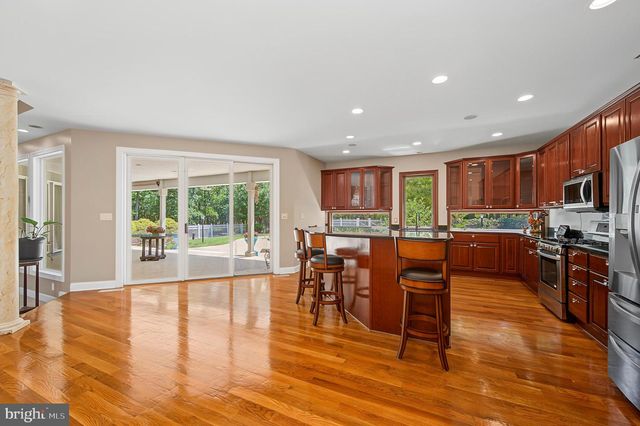 214 W LIEBIG ST, Egg Harbor City, NJ 08215