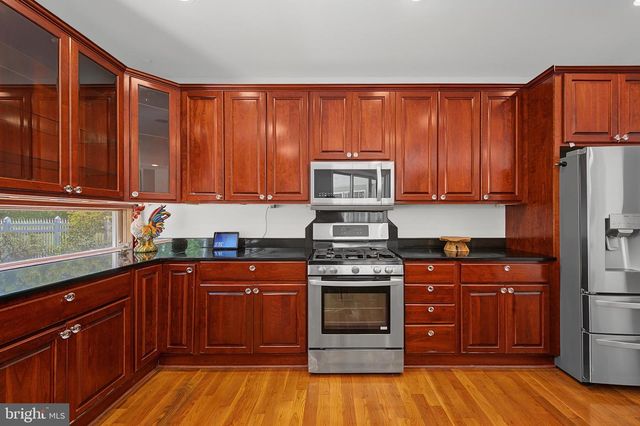 214 W LIEBIG ST, Egg Harbor City, NJ 08215