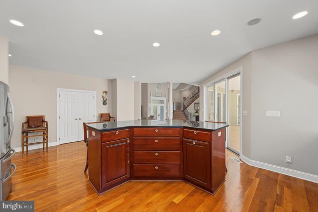 214 W LIEBIG ST, Egg Harbor City, NJ 08215
