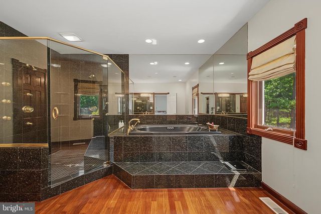 214 W LIEBIG ST, Egg Harbor City, NJ 08215