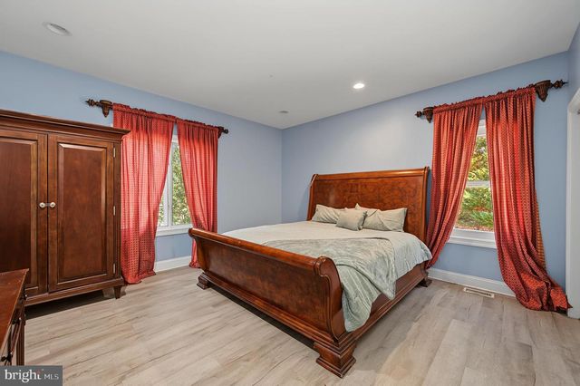 214 W LIEBIG ST, Egg Harbor City, NJ 08215