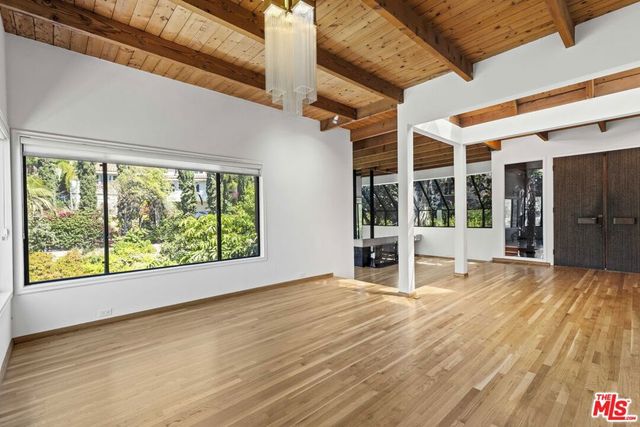 3275 Buckingham Road, Glendale, CA 91206