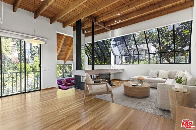 3275 Buckingham Road, Glendale, CA 91206