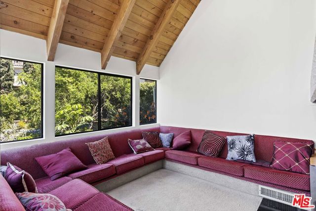 3275 Buckingham Road, Glendale, CA 91206