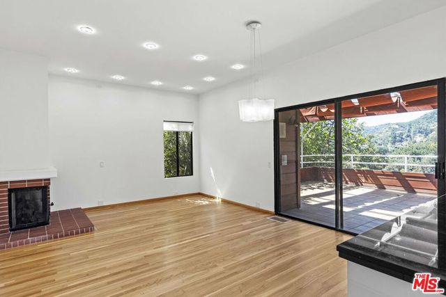 3275 Buckingham Road, Glendale, CA 91206