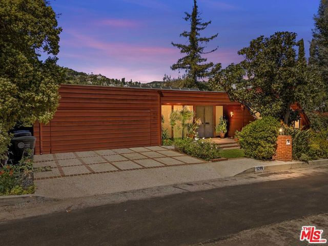 3275 Buckingham Road, Glendale, CA 91206