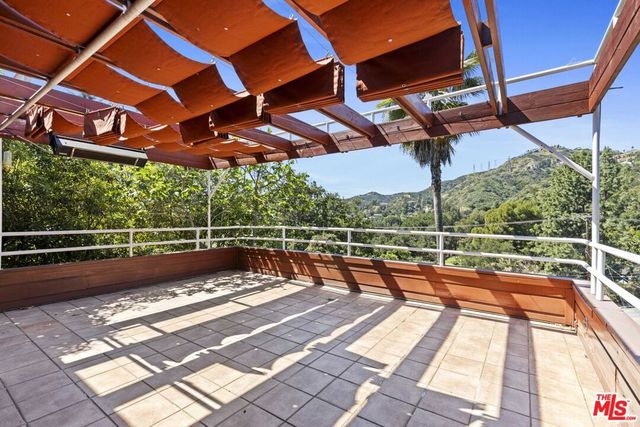 3275 Buckingham Road, Glendale, CA 91206