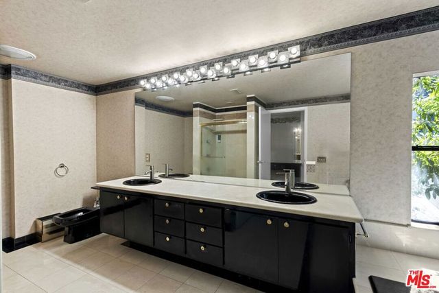 3275 Buckingham Road, Glendale, CA 91206