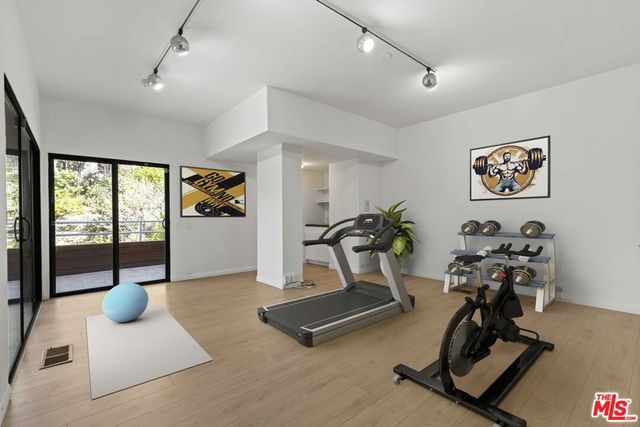 3275 Buckingham Road, Glendale, CA 91206