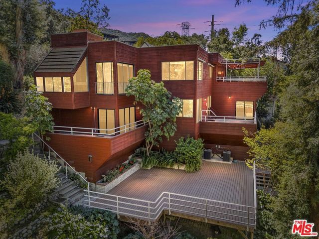 3275 Buckingham Road, Glendale, CA 91206