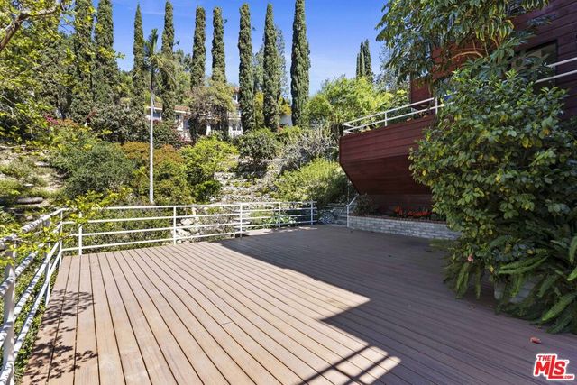 3275 Buckingham Road, Glendale, CA 91206