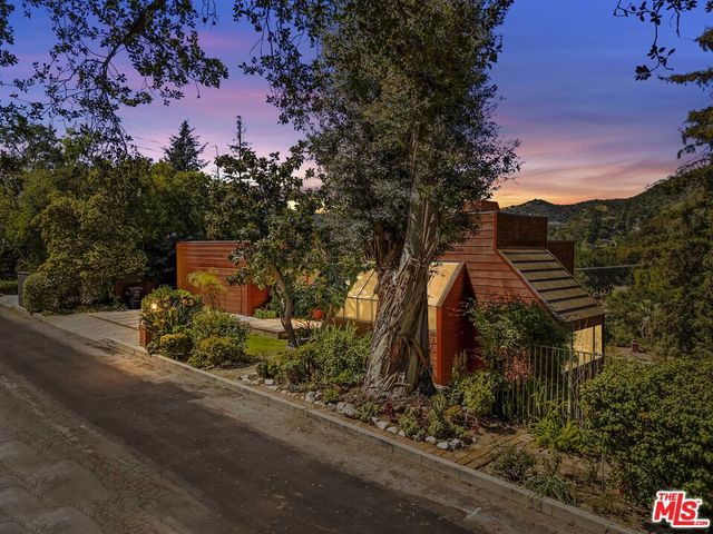 3275 Buckingham Road, Glendale, CA 91206