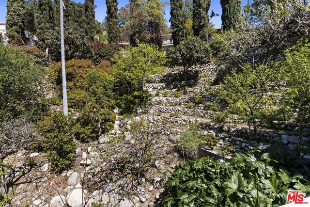 3275 Buckingham Road, Glendale, CA 91206