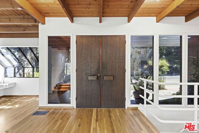 3275 Buckingham Road, Glendale, CA 91206