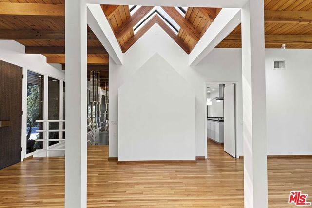 3275 Buckingham Road, Glendale, CA 91206