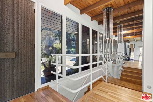 3275 Buckingham Road, Glendale, CA 91206