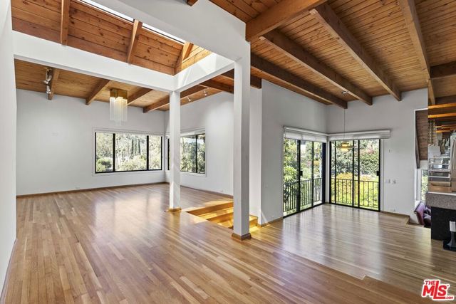 3275 Buckingham Road, Glendale, CA 91206