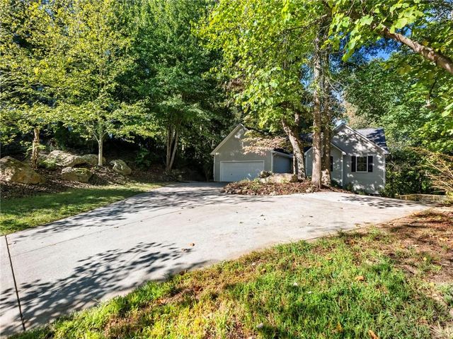 8765 Covestone Drive, Gainesville, GA 30506