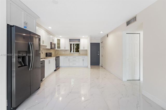 7920 Camino Real M-109, Miami, FL 33143