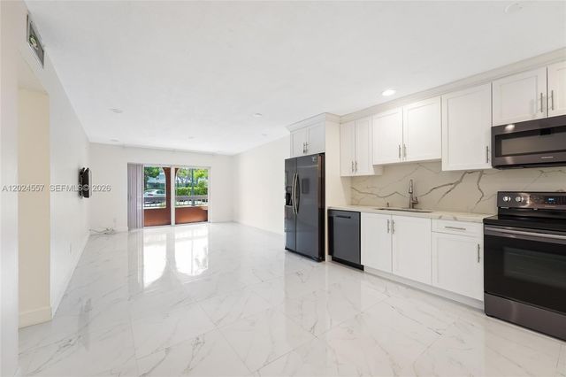 7920 Camino Real M-109, Miami, FL 33143