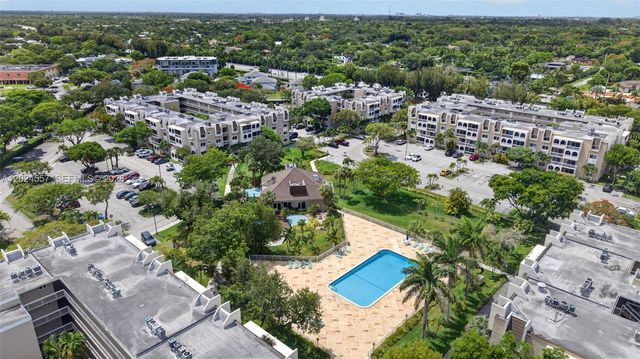 7920 Camino Real M-109, Miami, FL 33143