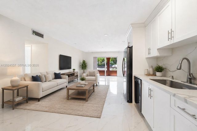 7920 Camino Real M-109, Miami, FL 33143