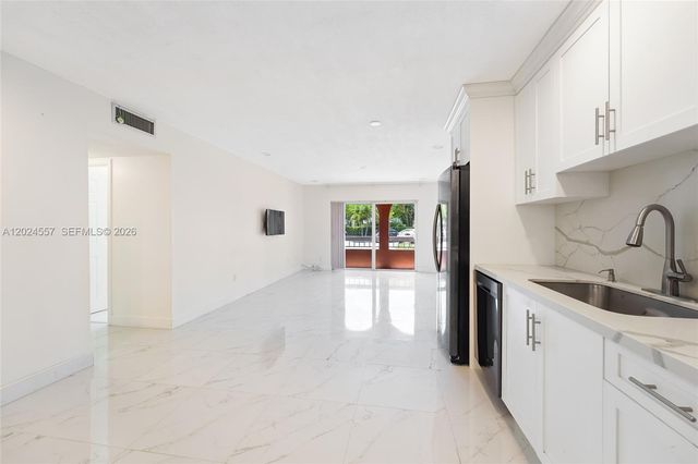 7920 Camino Real M-109, Miami, FL 33143