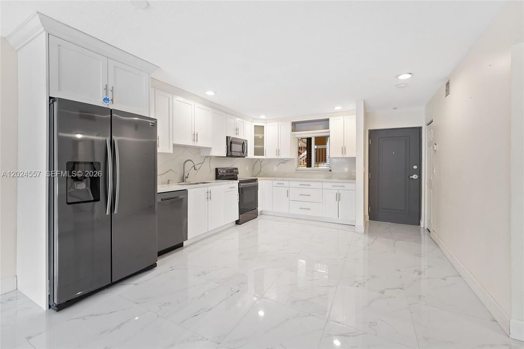 7920 Camino Real M-109, Miami, FL 33143