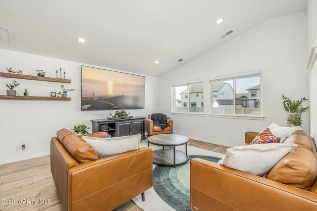 10121 N BELGRAVE LOOP, Hayden, ID 83835