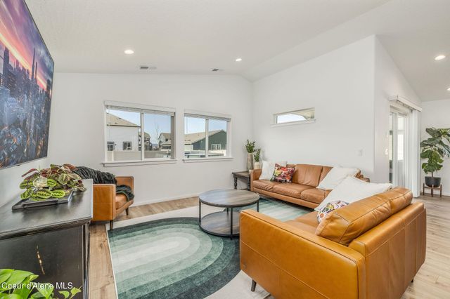 10121 N BELGRAVE LOOP, Hayden, ID 83835