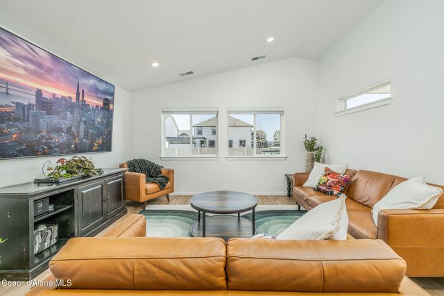 10121 N BELGRAVE LOOP, Hayden, ID 83835