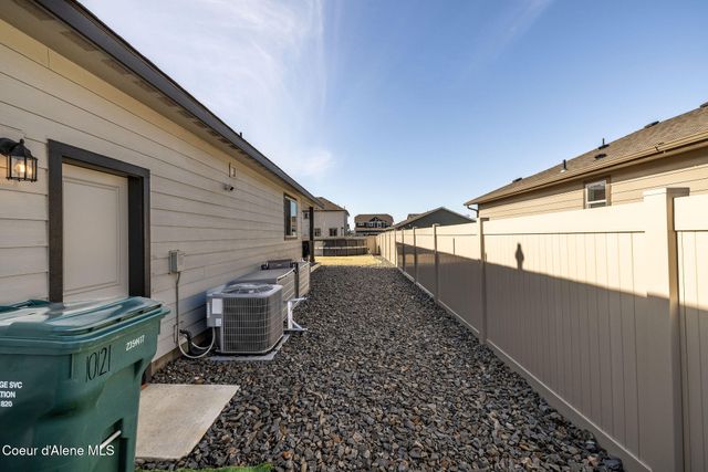 10121 N BELGRAVE LOOP, Hayden, ID 83835