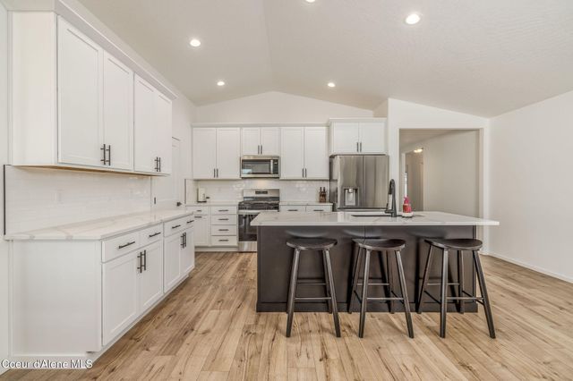 10121 N BELGRAVE LOOP, Hayden, ID 83835