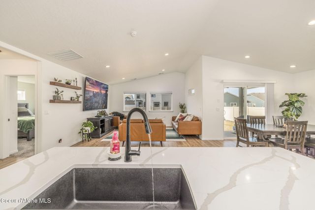 10121 N BELGRAVE LOOP, Hayden, ID 83835