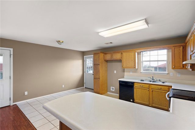 500 Upper McGuire Loop, Russellville, AR 72802