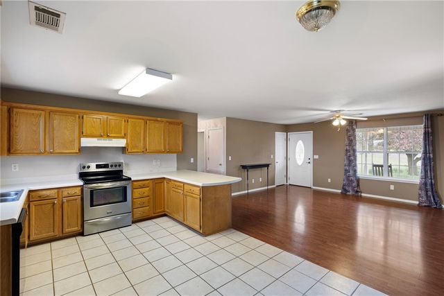 500 Upper McGuire Loop, Russellville, AR 72802