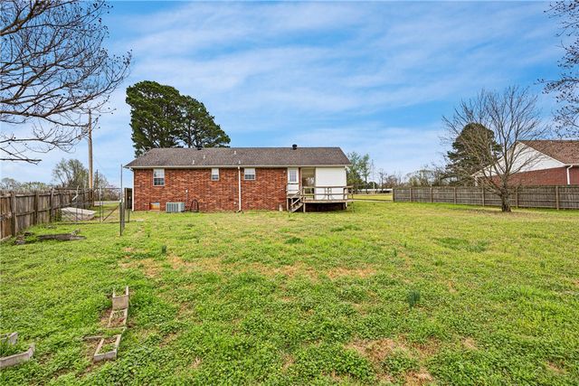 500 Upper McGuire Loop, Russellville, AR 72802