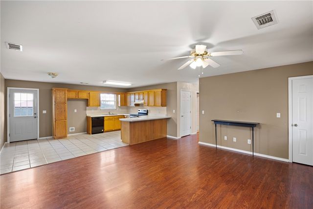 500 Upper McGuire Loop, Russellville, AR 72802