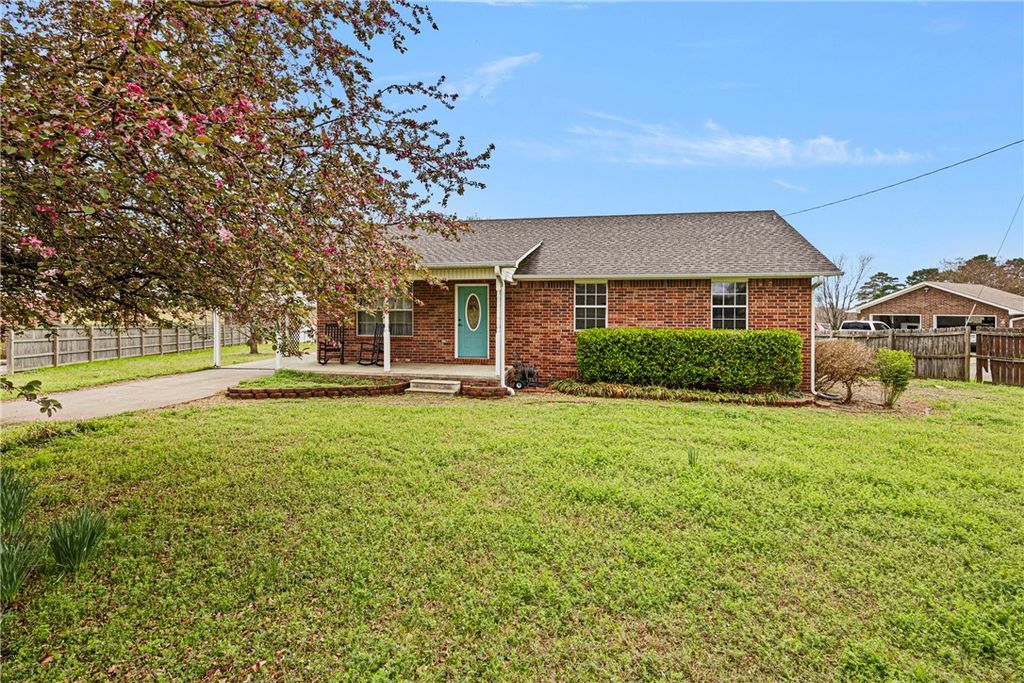 500 Upper McGuire Loop, Russellville, AR 72802