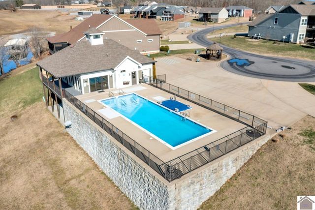 273 Moon Bay U7, Kuttawa, KY 42055