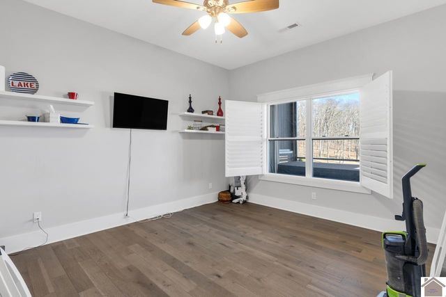 273 Moon Bay U7, Kuttawa, KY 42055