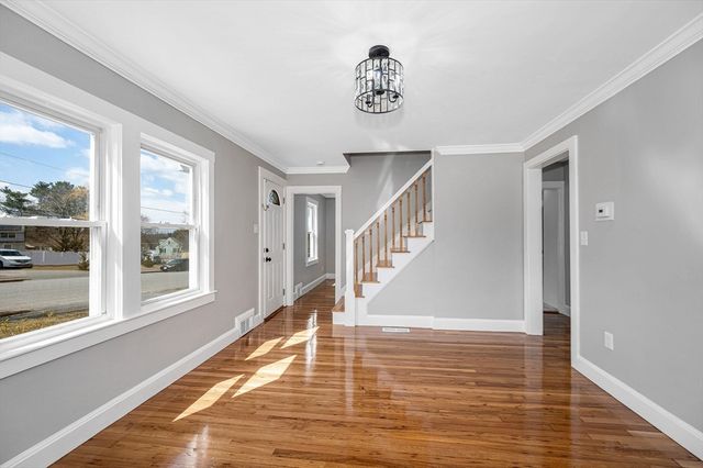 8 Mount Auburn St, Lawrence, MA 01843