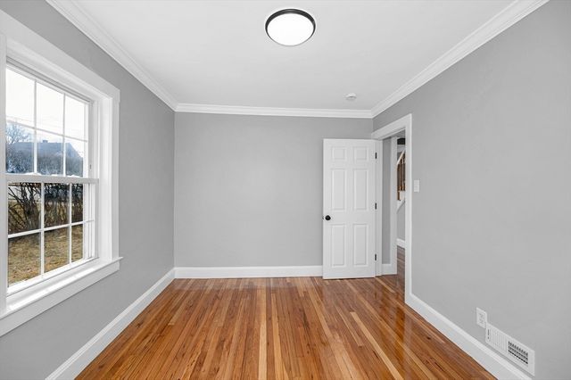 8 Mount Auburn St, Lawrence, MA 01843