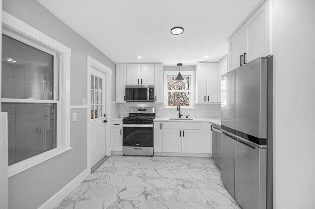 8 Mount Auburn St, Lawrence, MA 01843